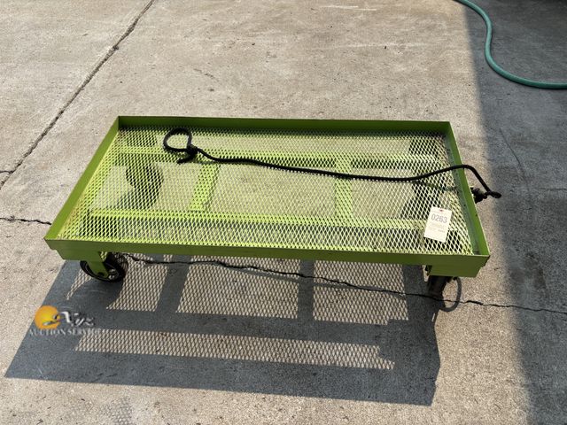 Lot 83-0263 - Cart on wheels