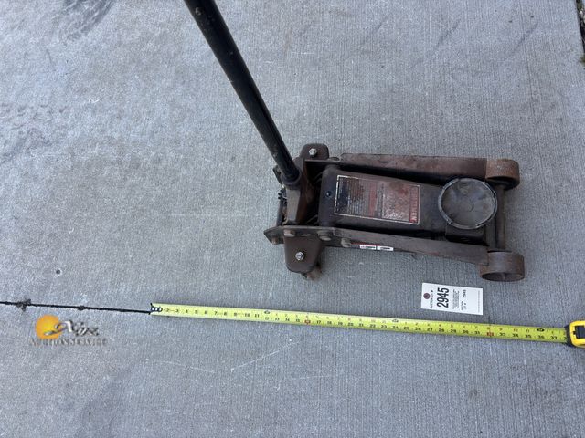 Lot 83-2946 - 3-Ton MVP Super Jack Floor Jack