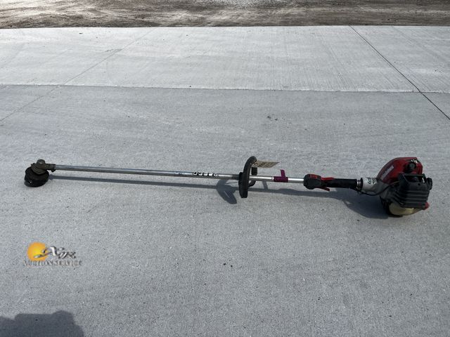 Lot 83-0551 - Shindaiwa T262 Trimmer