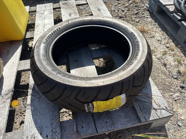 Lot 83-1016 - Shinko 180/70B15 Tire