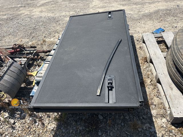 Lot 83-1051 - 8ft Tonneau Cover