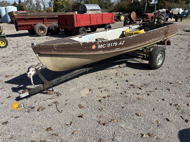 Lot 83-1053 - 1972 Crestline 14ft Boat