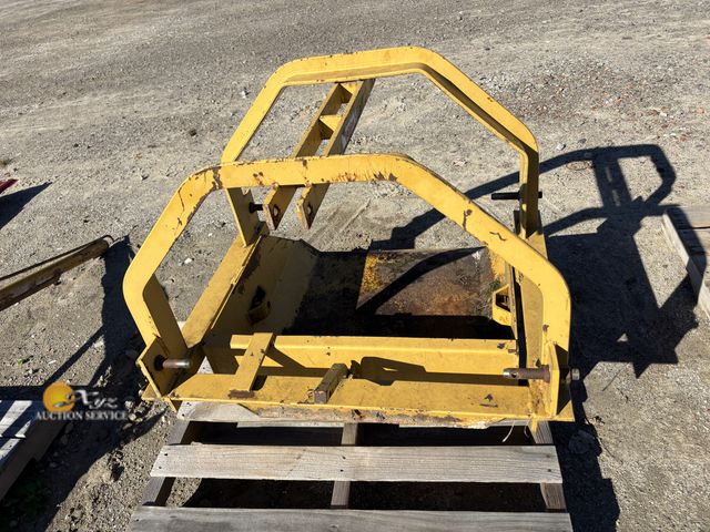 Lot 83-1030 - 3pt KingKutter Dirt Scoop