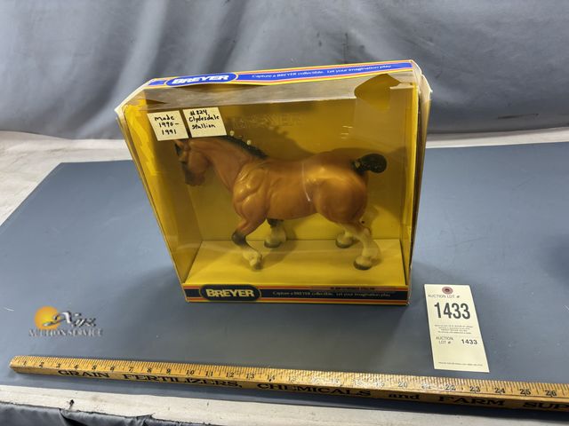Lot 83-1433 - Breyer No. 824 Clydesdale Stallion in Original Box