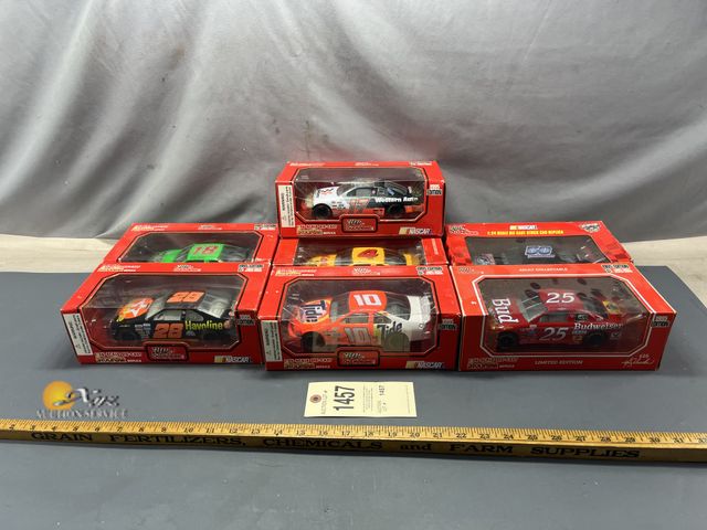 Lot 83-1457 - Racing Champions Nascar 1:24 Scale Die Cast Collection