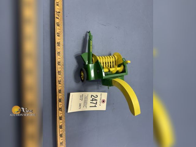 Lot 83-2471 - John Deere Forage Harvester Farm Toy