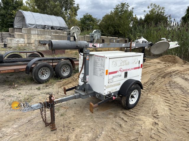 Lot 83-2000 - Light Tower/Generator