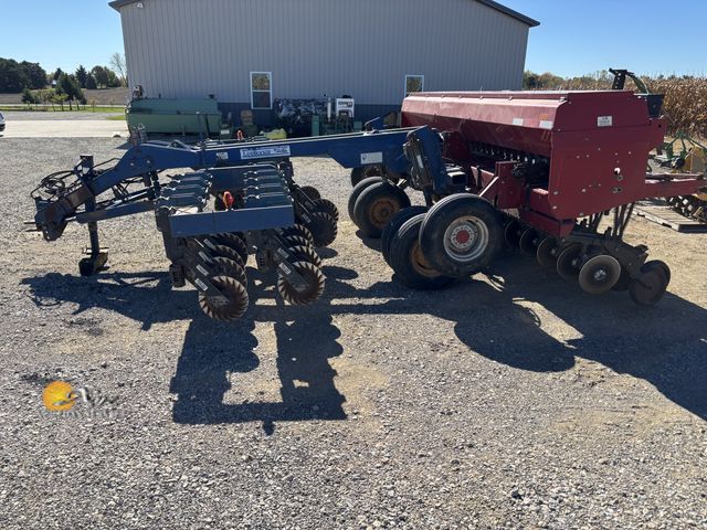 Lot 83-1017 - Case IH 5400 MTDR Grain Drill with LandTracker Blu-Jet