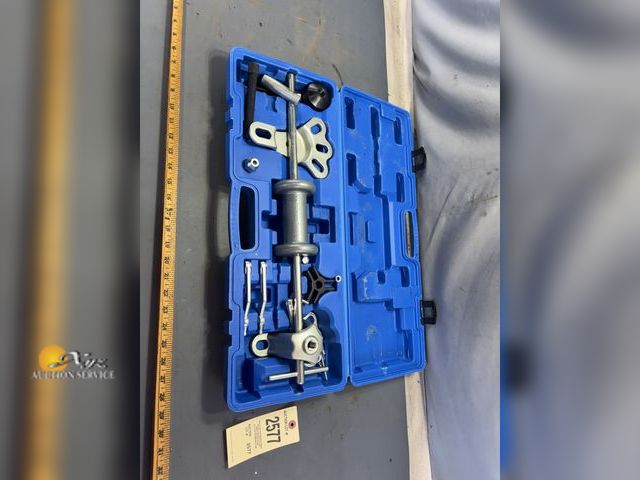 Lot 83-2577 - New Vevor Slide Hammer/Puller