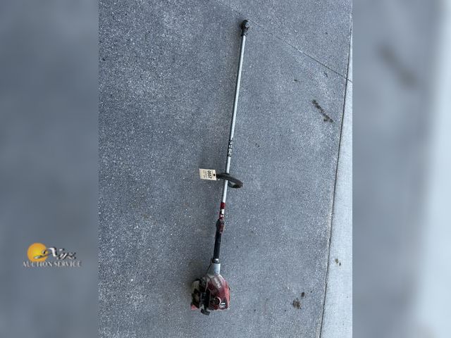 Lot 83-0557 - Shindaiwa T262 Trimmer