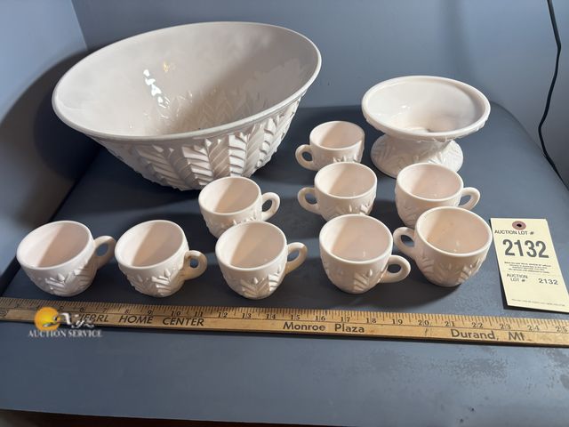 Lot 83-2132 - Jeannette Feather Shell Pink Punch Bowl Set