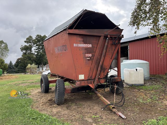 Lot 83-1015 - Richardton 700 Dump Cart