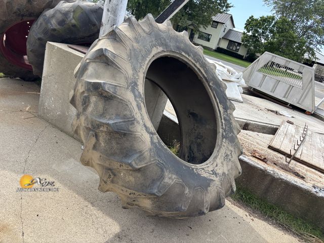 Lot 83-1023 - One Firestone 20.8-38 Tire