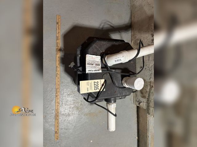 Lot 83-2205 - Submersible Sump Pump