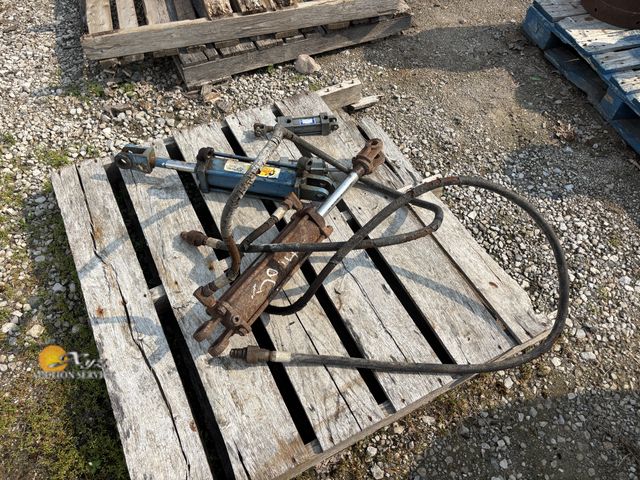 Lot 83-5014 - Lot of Hydraulic Cylinders