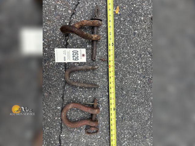 Lot 83-0529 - Lot of Clevis Hooks