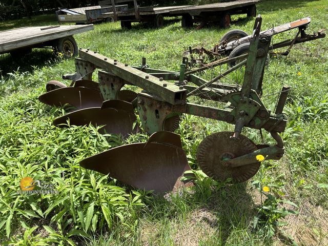 Lot 83-9003 - John Deere 3 Bottom Plow