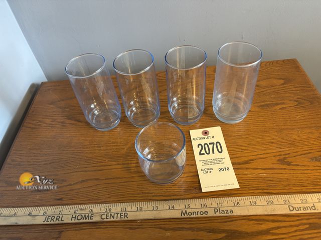Lot 83-2070 - Lot of Glasses