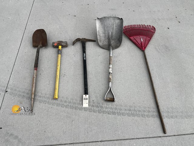 Lot 83-0530 - Lot of Garden/Yard Tools