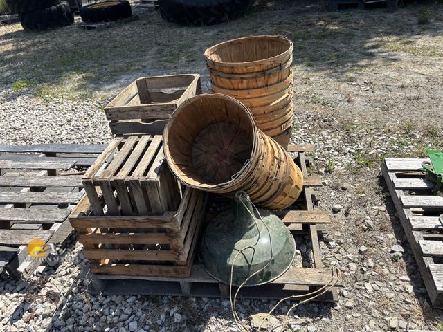 Lot 83-1039 - Lot of 16 Wooden Baskets and Light