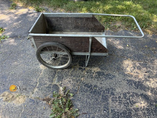 Lot 83-0509 - Garden Cart