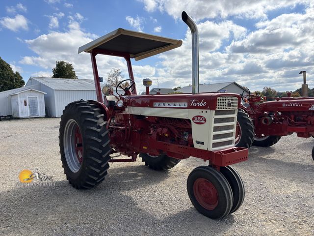 Lot 83-2006 - Farmall 560 Tractor
