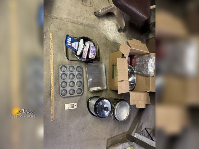 Lot 83-2098 - Lot of Baking Dishes, Cake Pans, Pots, and an Ice Cooler