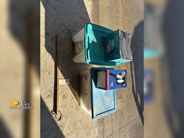 Lot 83-0145 - Lot of Lightbulbs and Spotlight