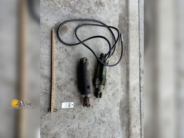 Lot 83-0190 - Two Hydraulic Cylinders