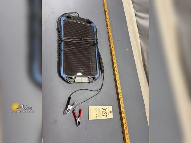 Lot 83-0127 - 12 volt Solar Battery Charger