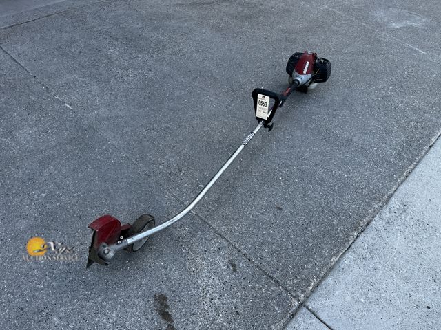 Lot 83-0553 - Shindaiwa LE262 Curved Shaft Edger