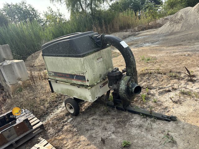 Lot 83-1027 - Agri-Fab H.D. 1000 Mow-N-Vac