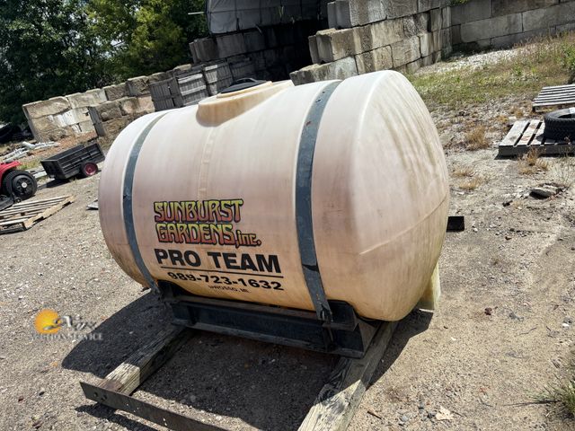 Lot 83-1004 - 500 Gallon Skid Tank