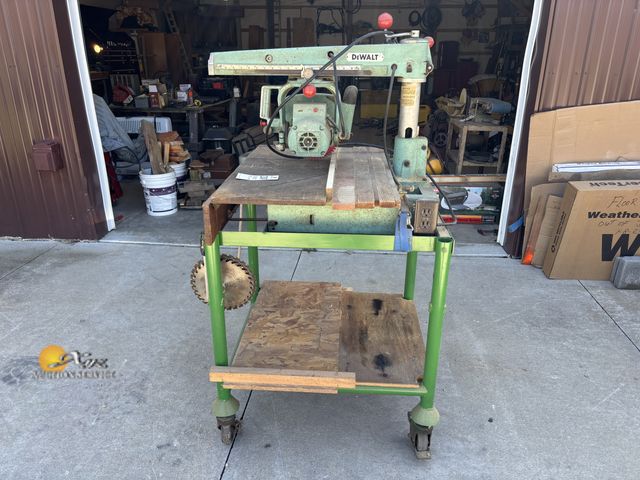 Lot 83-2347 - Vintage DeWALT Power Shop 500142 Radial Arm Saw