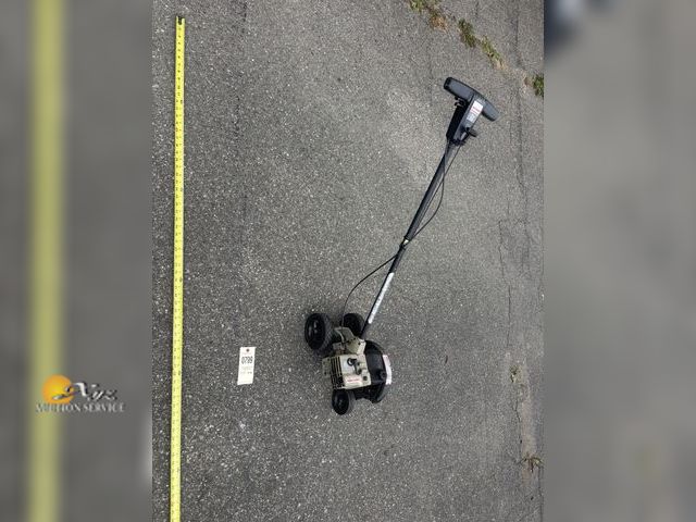 Lot 83-0799 - Craftsman Lawn Edger
