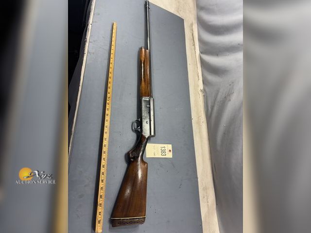 Lot 83-1383 - Remington 11 20 GA Semi-Auto Shotgun