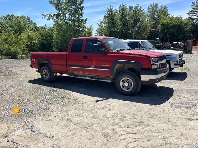 Lot 83-1016 - 2004 Chevrolet 2500 HD Extended Cab Pickup Truck