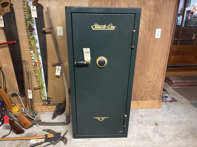 Lot 83-2160 - Stack-On Gun Safe