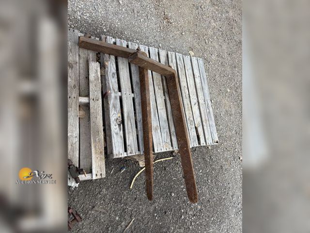 Lot 83-0712 - 46" Forks