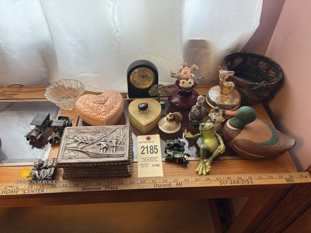 Lot 83-2185 - Lot of Vintage Collectables
