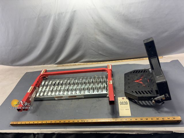 Lot 83-0839 - Kemimoto 2" Hitch Step and Tire Grip Step