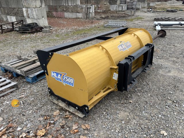 Lot 83-1004 - 8ft HLA 2500 Snow Pusher