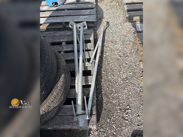 Lot 83-2002 - 5th Wheel Tripod Stand