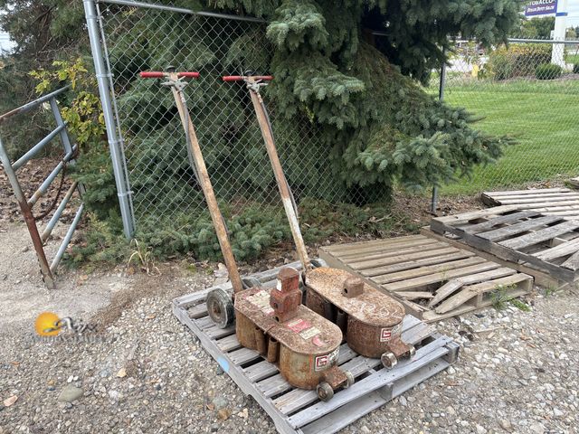 Lot 83-9202 - Two LTL300 15 Ton Jacks