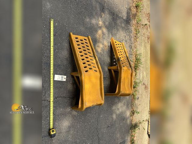 Lot 83-0513 - Set of Ramps