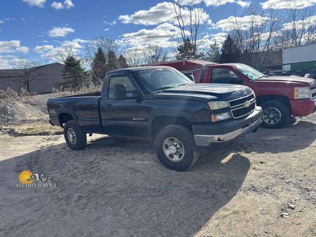 Lot 83-1003 - 2007 Chevrolet Silverado 2500HD Regular Cab Pickup Truck