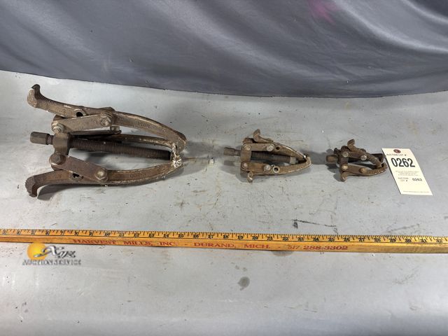 Lot 83-0262 - Lot of Gear Pullers