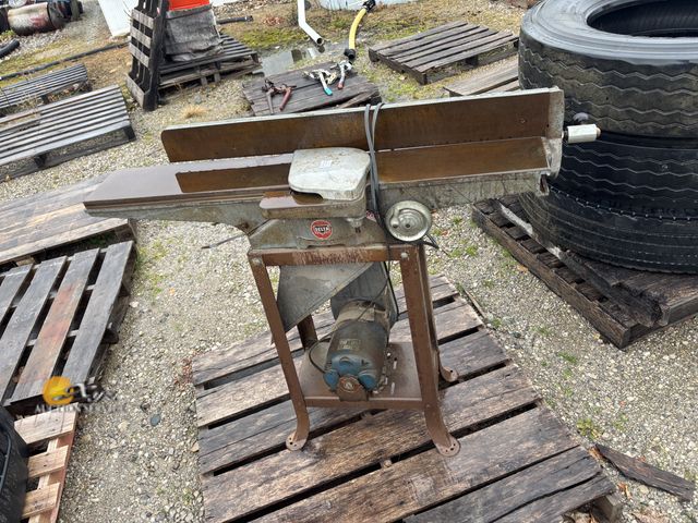 Lot 83-2008 - Cast Iron Delta 6" Jointer