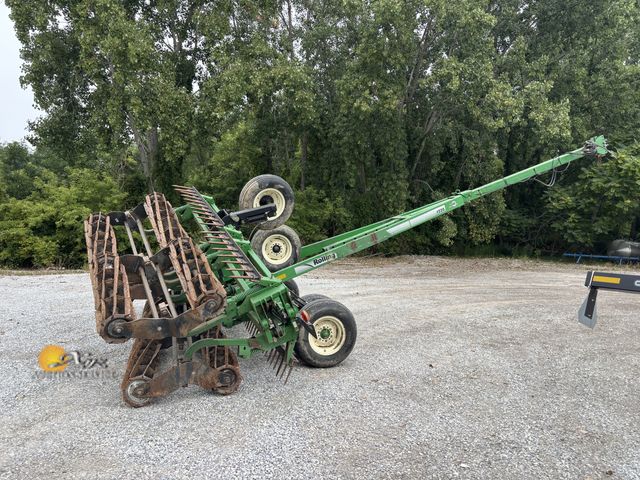 Lot 83-1002 - Unverferth 30ft Double Basket Rolling Harrow