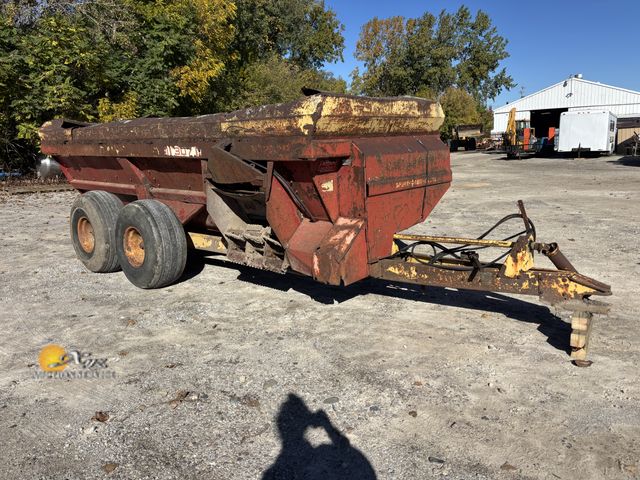 Lot 83-1035 - New Holland 307 Manure Spreader